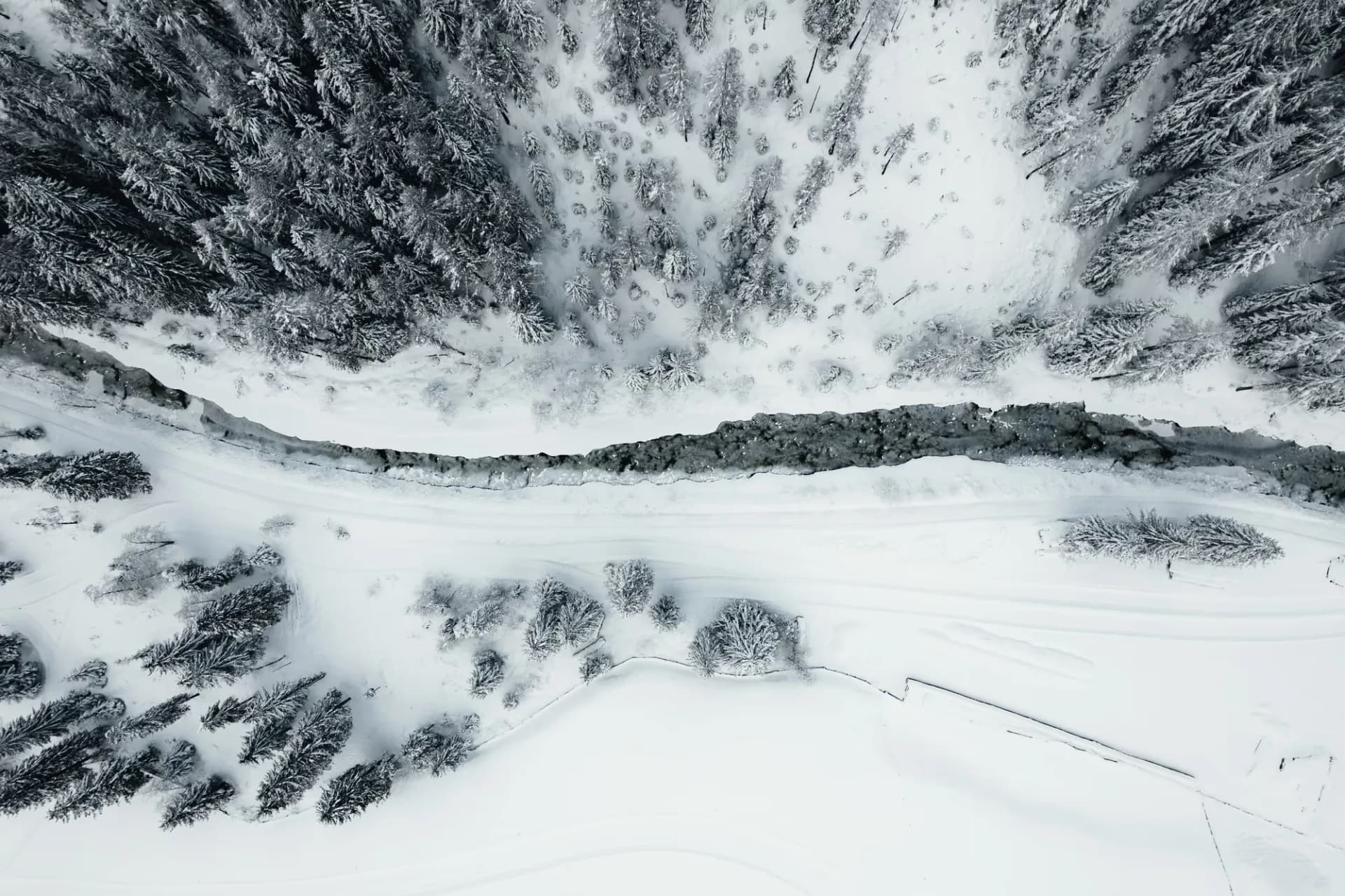 Trins im Gschnitztal unter einer Schneedecke