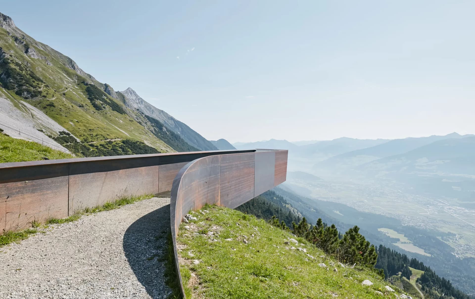 Blick von der Seegrube auf der Nordkette über Innsbruck und das Inntal