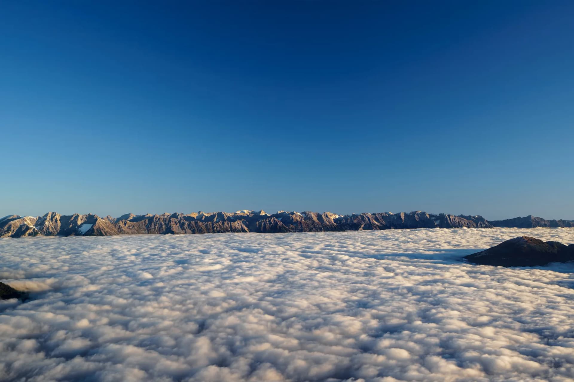 Innsbruck mit Nordkette und Patscherkofel im Alpenpanorama