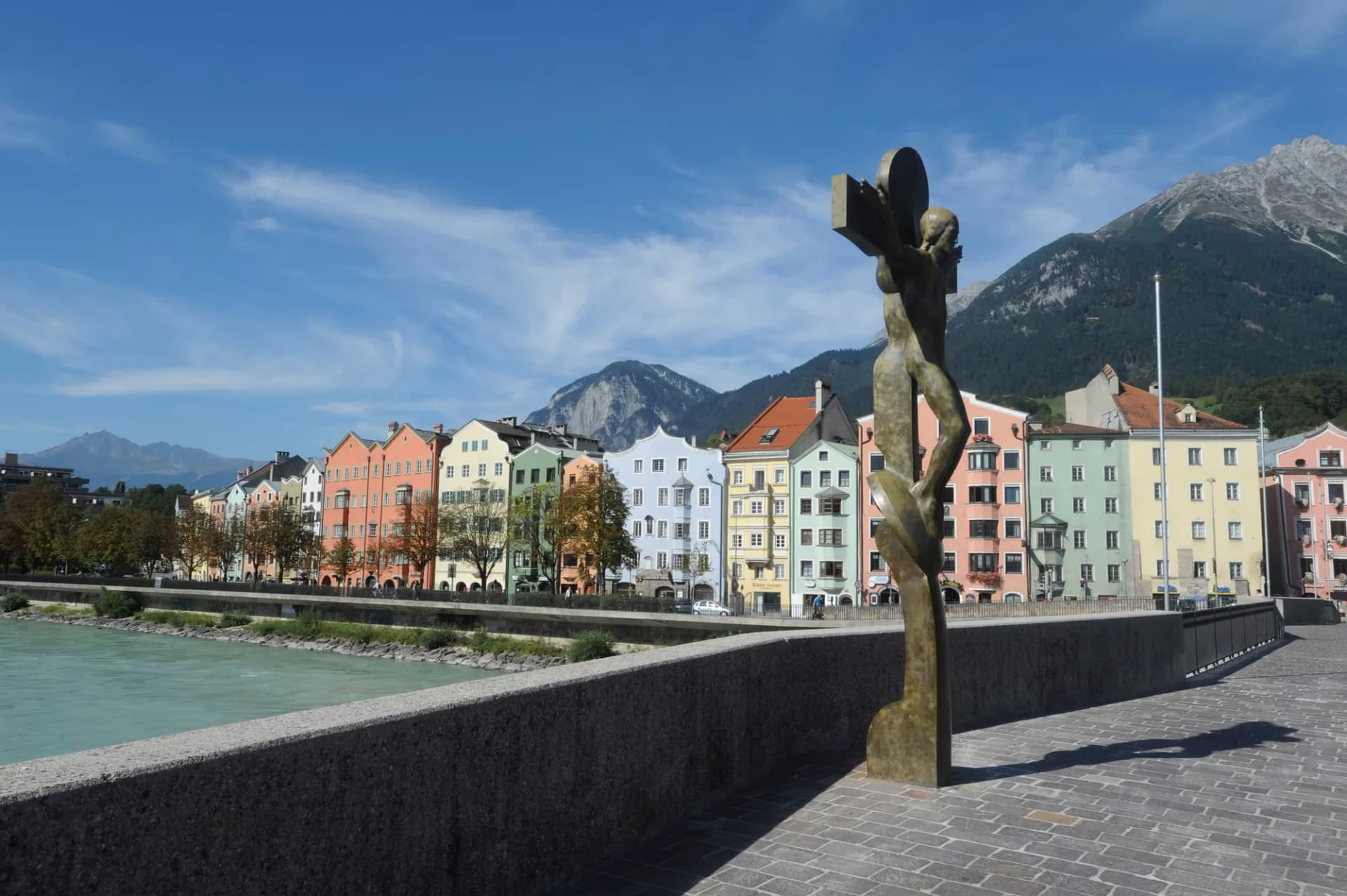 Die bunte Häuserzeile von Mariahilf am Inn in Innsbruck