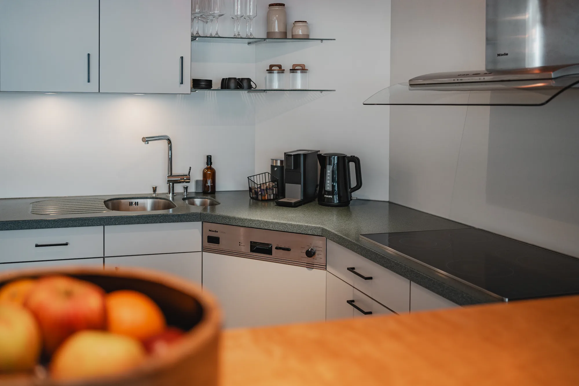 Panorama apartment Stoacherhof – Kitchen detail | holiday flat Wipptal Tyrol