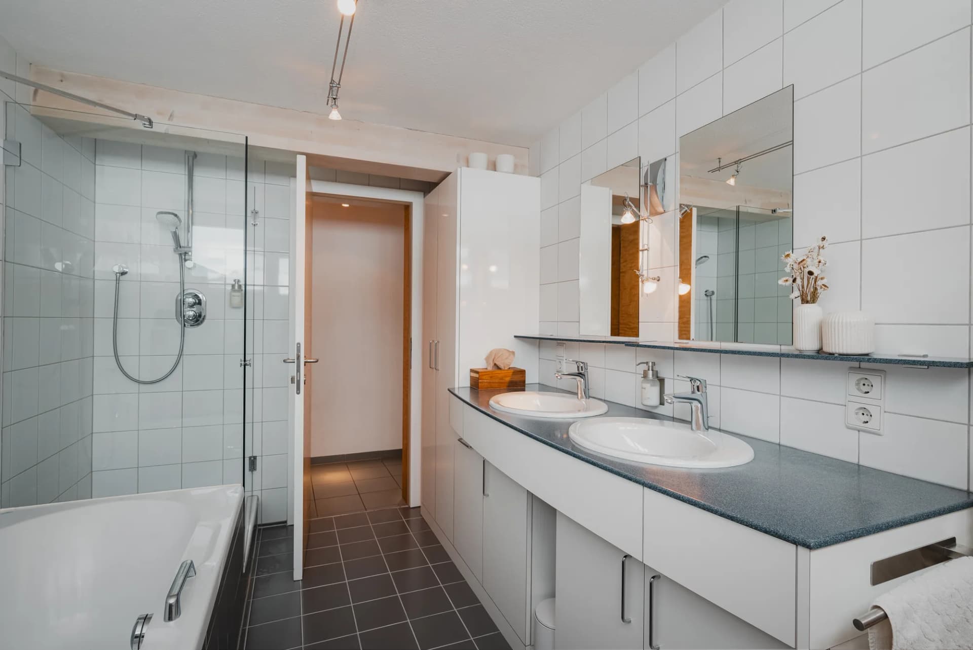 Panorama apartment Stoacherhof – Bathroom | holiday flat Wipptal Tyrol