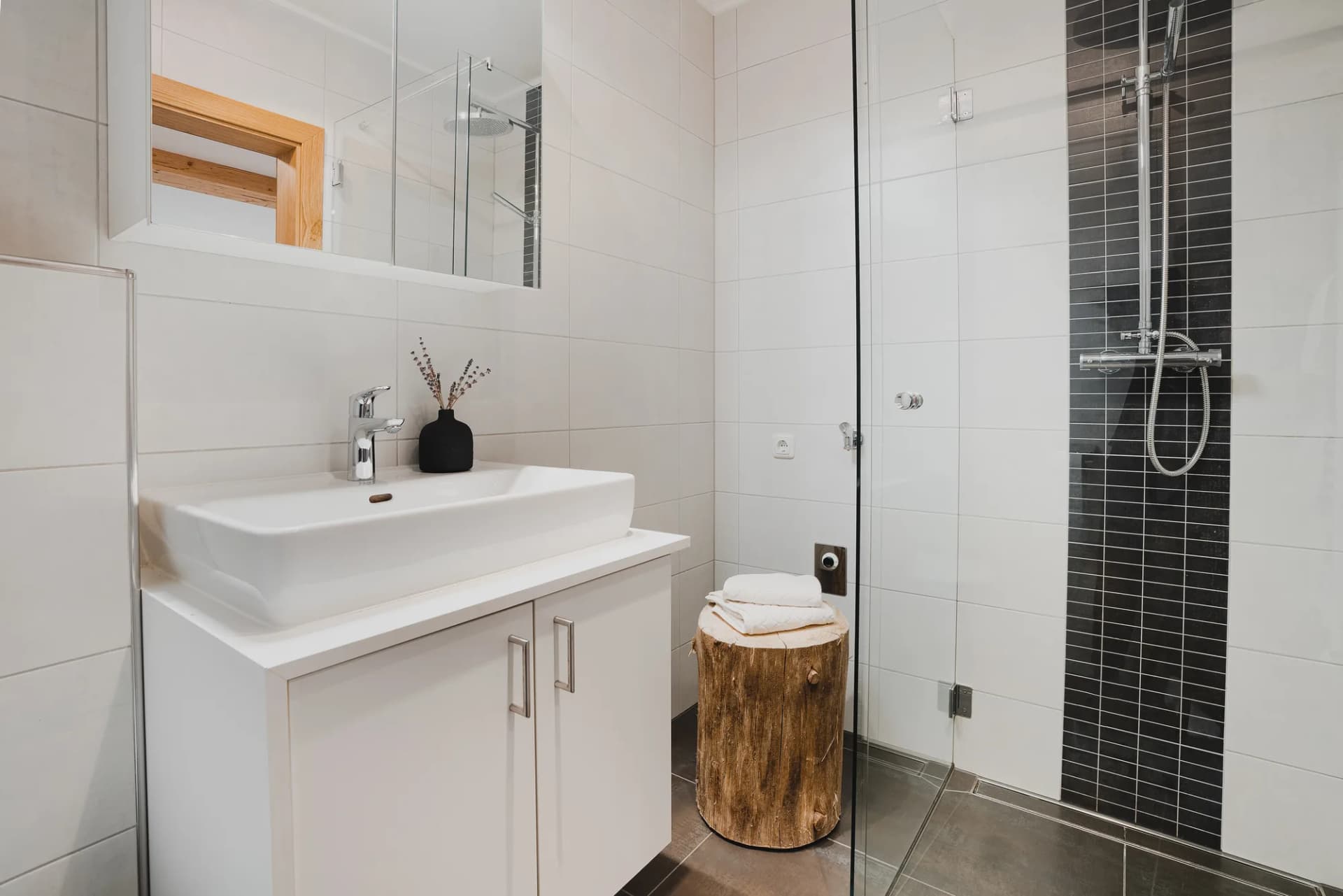 Apartment Weitblick Stoacherhof – Badezimmer Dusche | Ferienwohnung Wipptal Tirol
