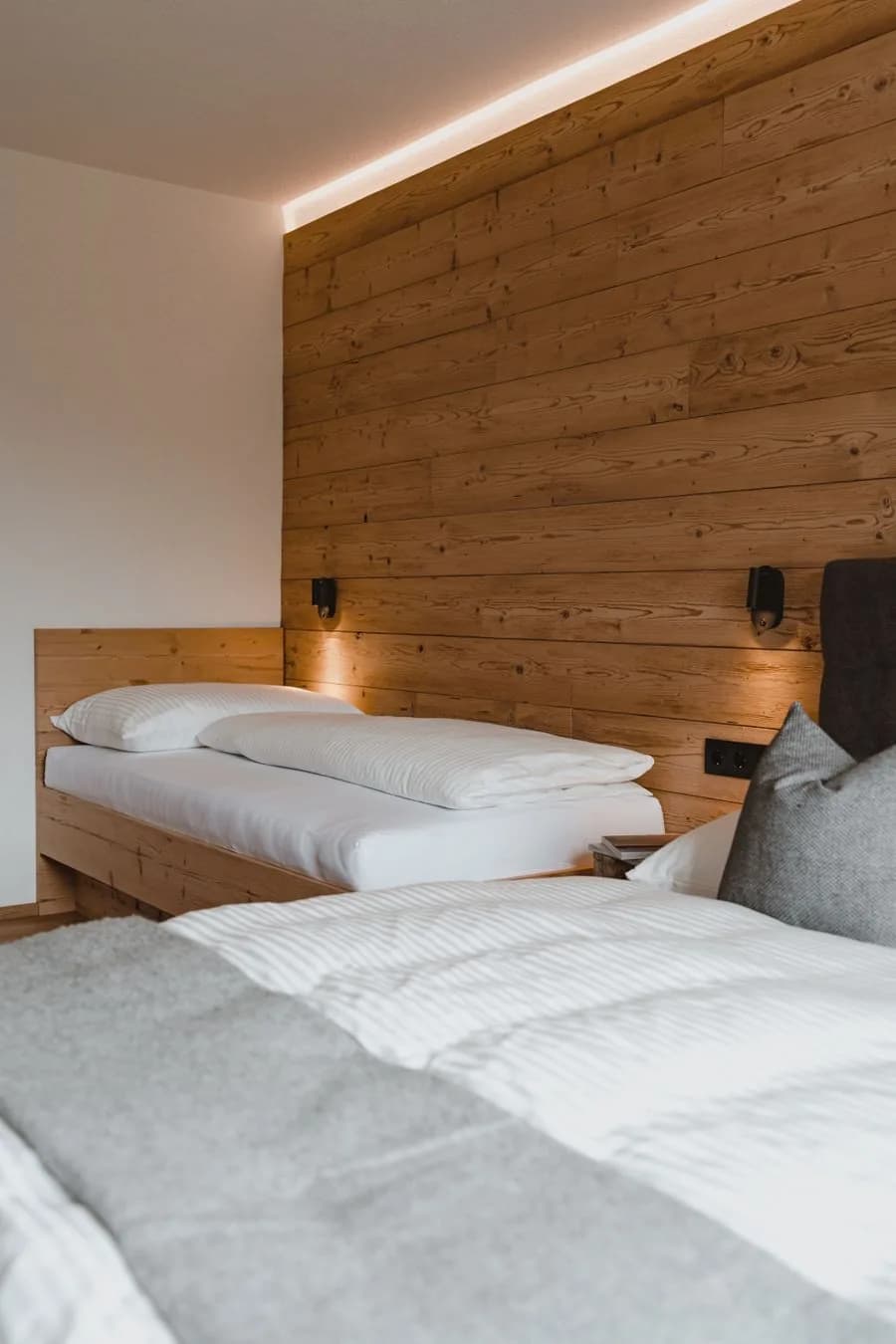 Apartment Weitblick Stoacherhof – Zimmer 1 Einzelbett | Ferienwohnung Wipptal Tirol